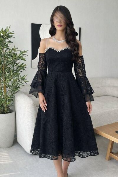 ALSAMAHA short black lace dress