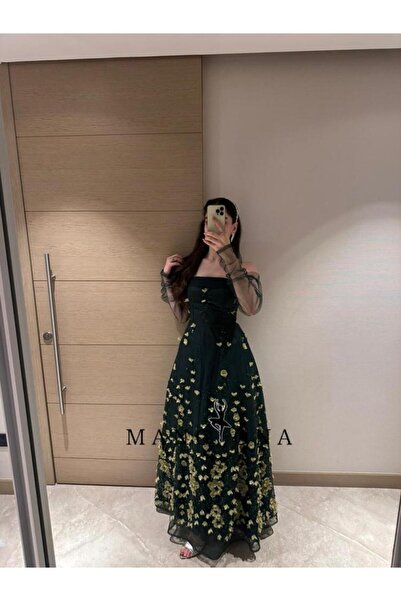 MANGONA Luxurious long evening gown in emerald green with 3D rose embroidery ...