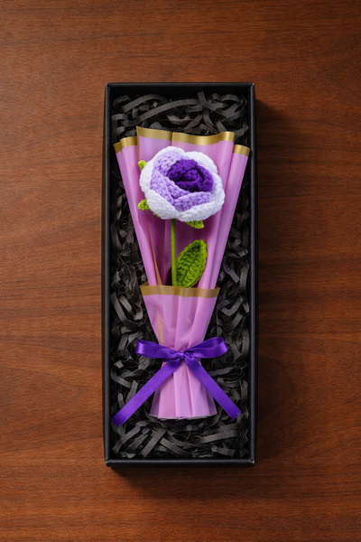 Zemtigo El Emeği Örgü Mor Gül Buketi Sevgiliye Hediye Kutusu Solmayan Mor Gül...