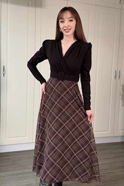 Dilay Gökoğlu Butik Vatkalı Ekose Etek Kemerli Midi Kahverengi Elbise