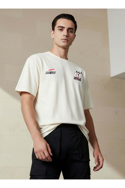 SP Characters تي شيرت رجالي بقصّة عادية ورقبة دائرية وأكمام قصيرة وطبعة Hot W...