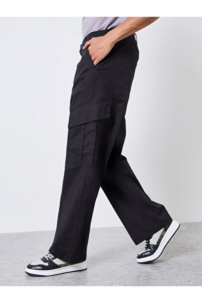 Styli Men Black Oversized Cargo Trousers