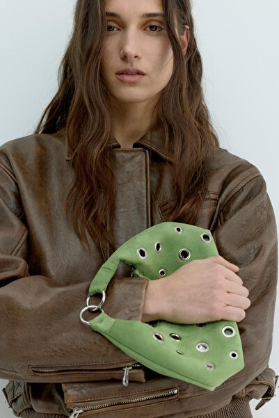 Pull & Bear Zımba detaylı el çantası