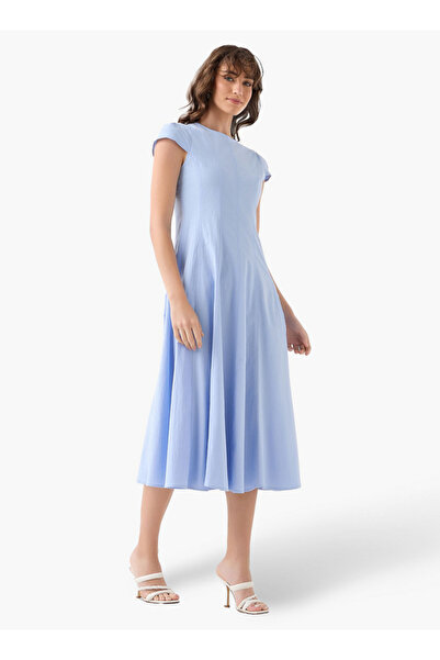 Iconic فستان ميدي بقصة حرف A وأكمام قصيرة