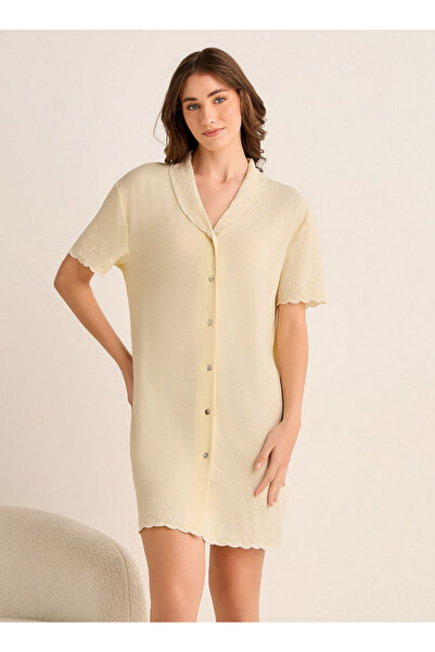 FAV فستان نوم قصير الأكمام بطول الركبة مزين بحواف مزخرفة