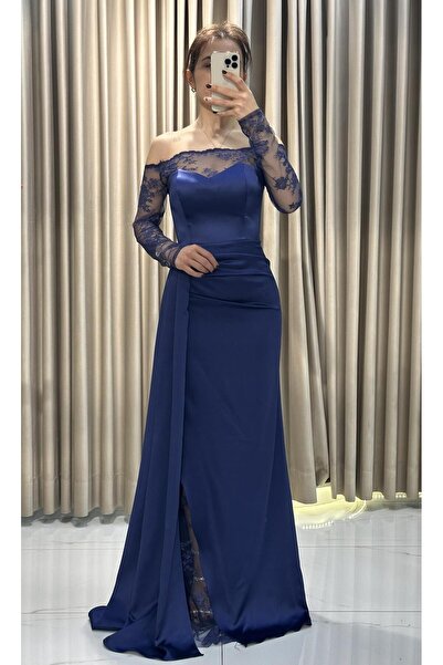 Kaleiçi Yıldızlar Lacivert Dantel Detaylı Madonna Yaka Saten Abiye Elbise |