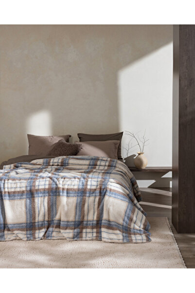 Madame Coco Varnelle Single Sherpa Blanket - Ecru/Blue