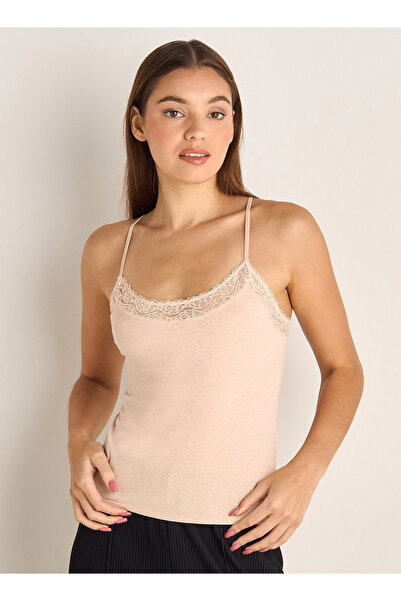 FAV قميص داخلي مزخرف بحواف دانتيل