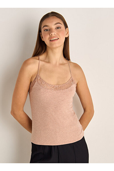 FAV قميص داخلي مزخرف بحواف دانتيل