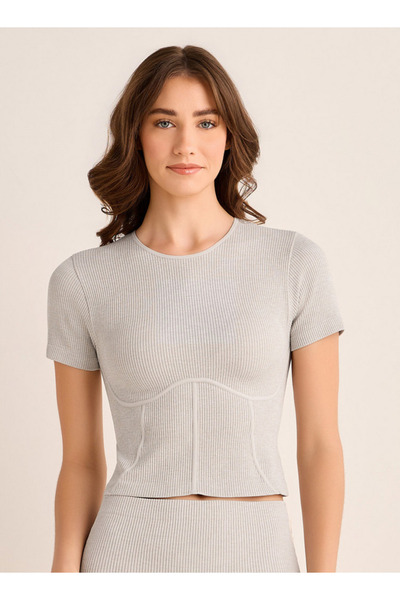 FAV بلوزة قصيرة مضلعة بدون خياطة