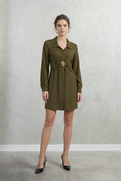 STELLA PULVIS فستان كريب بتفاصيل إكسسوارات خضراء فوق الركبة