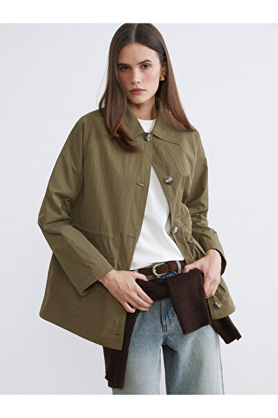 LC Waikiki سترة نسائية بياقة قميص من LCW VisionHaki