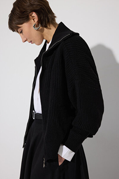 Touché Privé Zipped Fishneck Short Knitted Cardigan