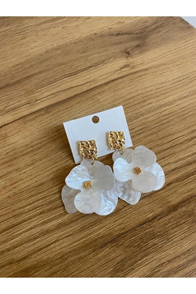 NAARA DESING Beyaz Akrilik Çiçek Model Küpe