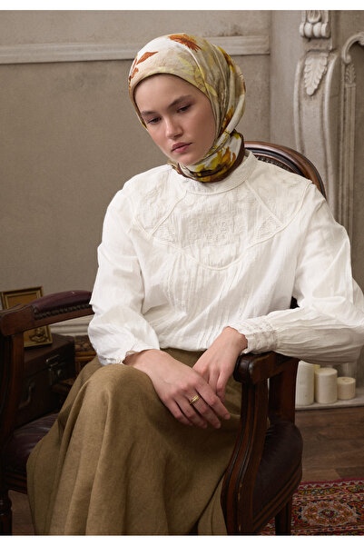 Fresh وشاح من القطن والفسكوز بنقش أوراق الشجر من دِيْتِسي ليفز، لون كريمي