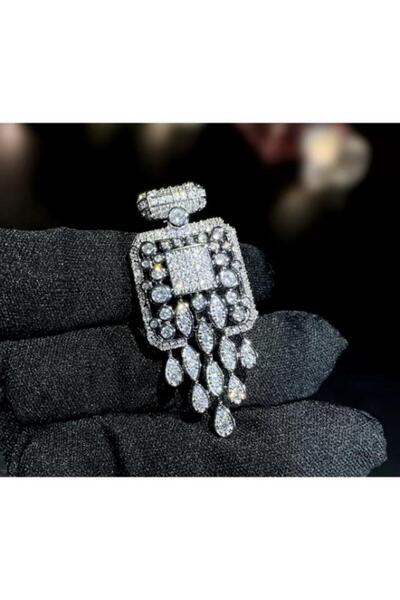 justchique Elegant brooch with sparkling crystals