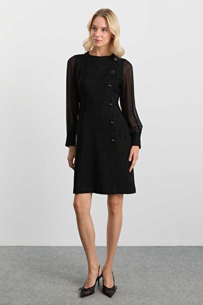 Selen Kolları Şifon Önü Düğmeli Kendinden Desen Elbise / SİYAH