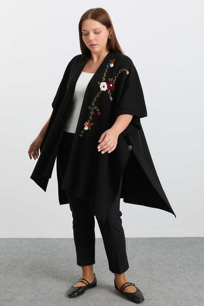 Selen Önü Çiçek Nakışlı Triko Panço / SİYAH
