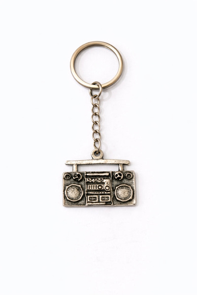 Yuchicly Retro Music Player Silver Color Keychain Unisex & Decorative Design
