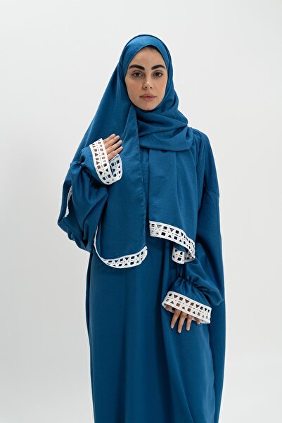 lune Prayer Abaya