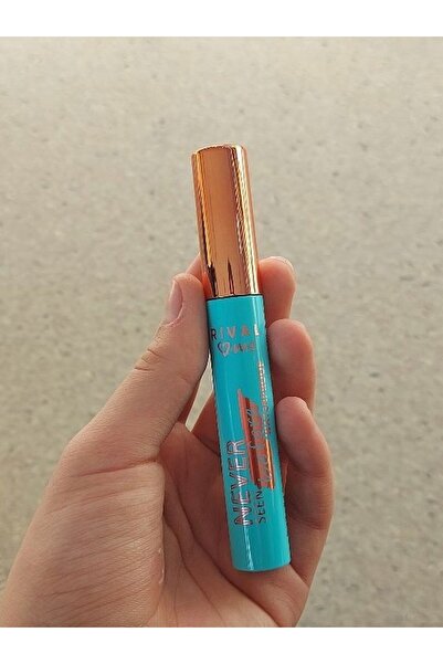 Rival Loves Me Never Seen before Waterproof 8 ml Mascara