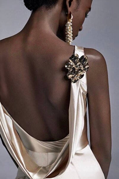 model aksesuar Şık Modern Tasarımlı Parlak Altın Metal Kadın Broş