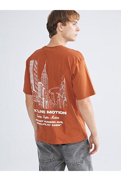 LC Waikiki RMZ GİYİM FARKIYA تي شيرت رجالي من القطن الممشط مطبوع عليه ياقة روبا