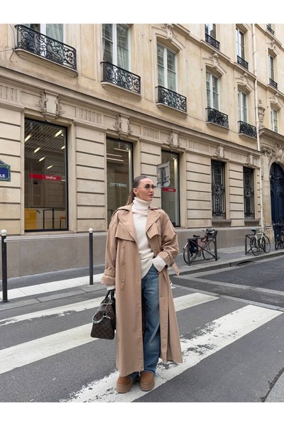 BB Bensu Buyruk Огромно палто в камел цвят