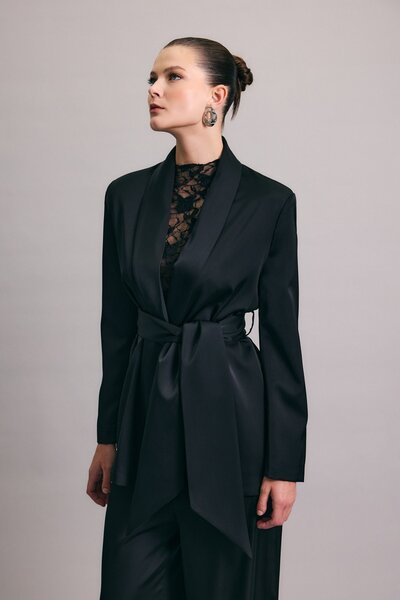 Sateen Сатиновий піджак з поясом - чорний