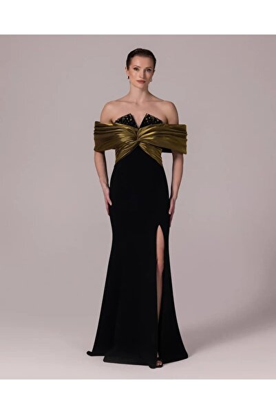 Kenzel فستان سهرة طويل بدون أكتاف مع تفاصيل حجرية عند الرقبة وشق جانبي