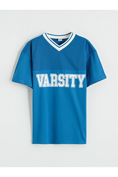 LC Waikiki Μπλουζάκι για αγόρια με μπλε λαιμόκοψη σε σχήμα V με τύπωμα