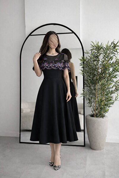 Calissa Store Soft black midi dress with rose embroidery