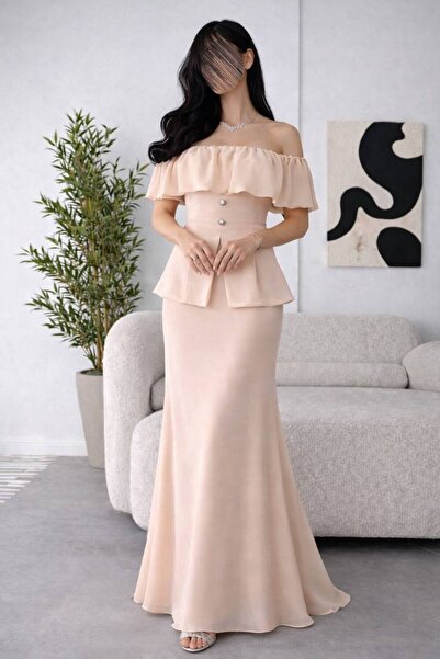 Calissa Store A soft apricot-colored dress with a luxurious cut