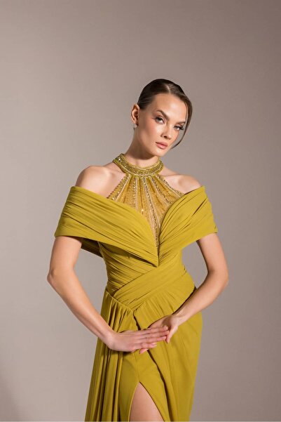 Kenzel Taş Detaylı Drapeli Yırtmaçlı Omuz Açık Abiye Elbise