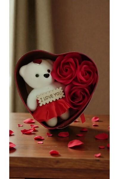 FAMEMUS ACCESSORY Sevgililer Gününe Özel Kalpli Kutuda I LOVE YOU yazan güllü...