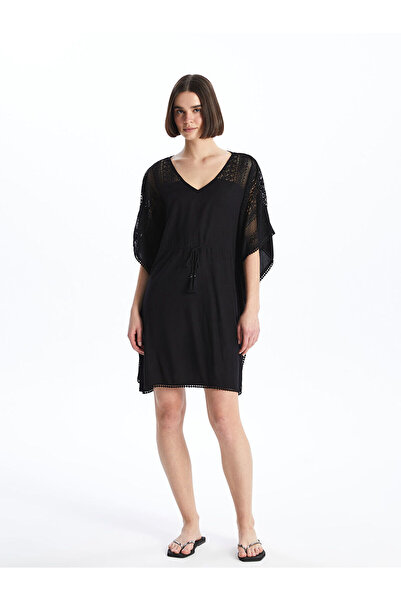 LC Waikiki فستان شاطئ نسائي برقبة على شكل حرف V مع تفاصيل مطرزة