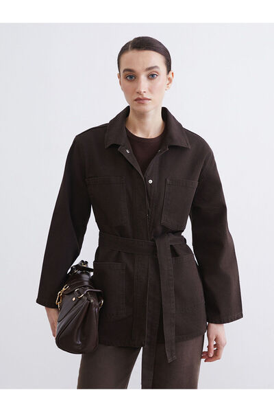 LC Waikiki مجموعة ميرال: سترة جينز نسائية بحزام وياقة قميصية باللون البني