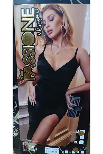 PASSIONE بفضل القماش الخاص الذي يلتصق بلطف بالجسم، يعطي تأثيرًا مُرممًا. منطق...