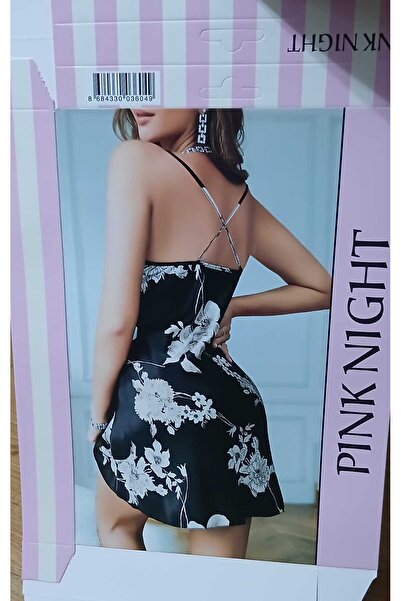 PINK Uçuş uçuş şıklık, tek parçada stil. 🔥 Cesur detaylar, romantik dokunuş.