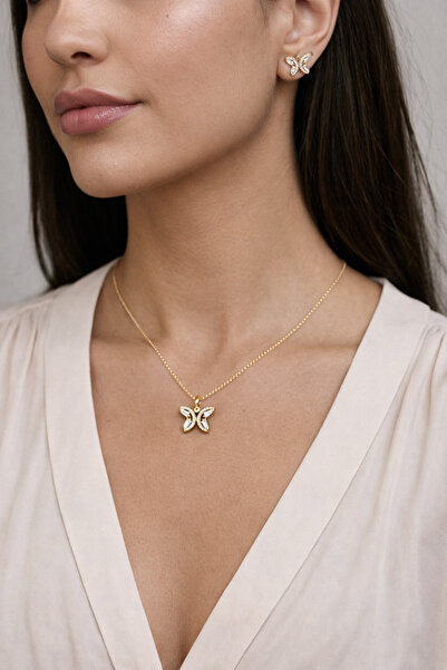 KZNovaStyle طقم قلادة وأقراط على شكل فراشة مرصعة بالأحجار - مع علبة هدايا أنيقة