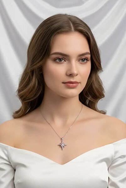 Clariss Çelik Gümüş Renk Zirkon Taşlı Kutup Yıldızı Model Kadın Kolye