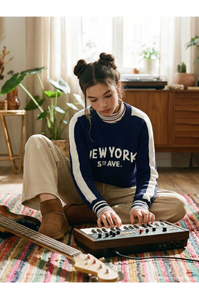 LC Waikiki Rmz Gi̇yi̇m Farkiyla Zero Roba Yaka New York Embroidered Girls' Kn...