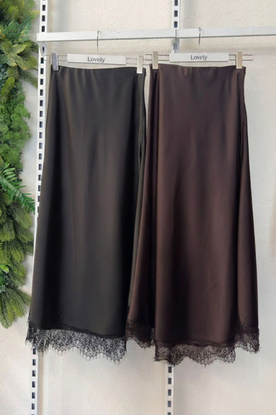 Lovely butik Vintage Style Lace Trim A-Line Midi Length Silk Mixed Fine Satin Premium Skirt