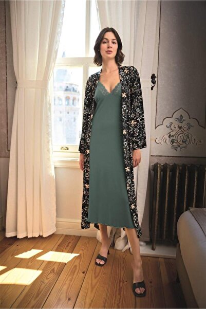 Aria's Closet Arias Closet Floral and Leaf Patterned Lace and Low-Cut Plus Si...