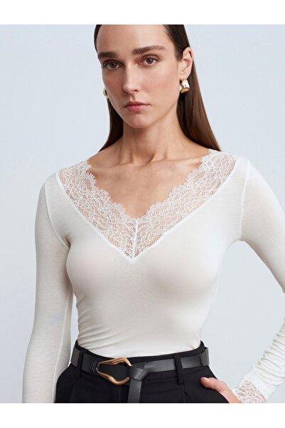 inmuse Lace Detailed V-Neck Cashmere Blouse