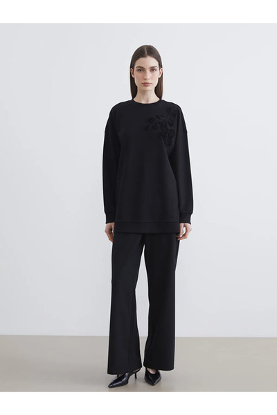 LC Waikiki Μαύρο Γυναικείο Φούτερ Τουνίκ με Κέντημα σε Σχέδιο Ποδηλατικού Λαιμού