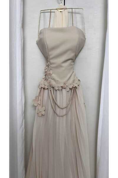 Jonana A soft beige dress with elegant cascading roses