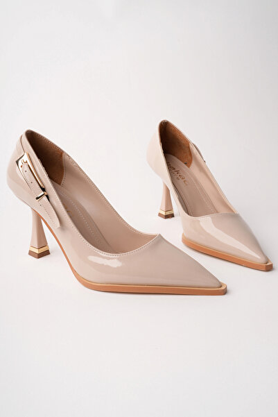 bakacstore Women's beige patent leather heeled shoes with gold buckle detail