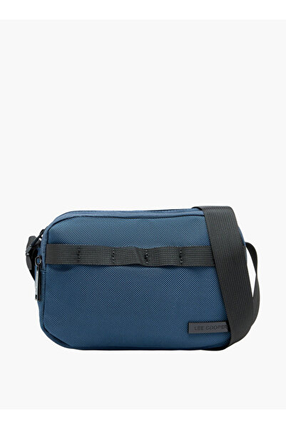 Lee Cooper حقيبة كروسبودي رجالية منقوشة