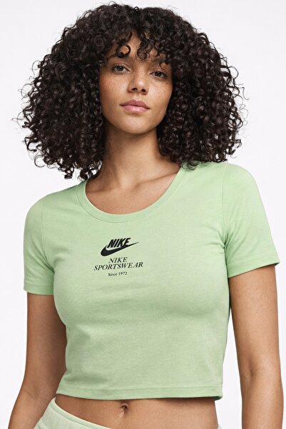 Nike Απαραίτητο αθλητικό ρούχο: Γυναικείο στενό κοντό μπλουζάκι σε στενή γραμ...